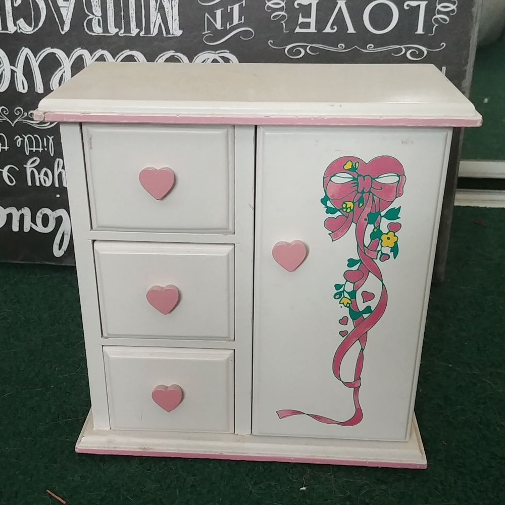 Jewelry box.